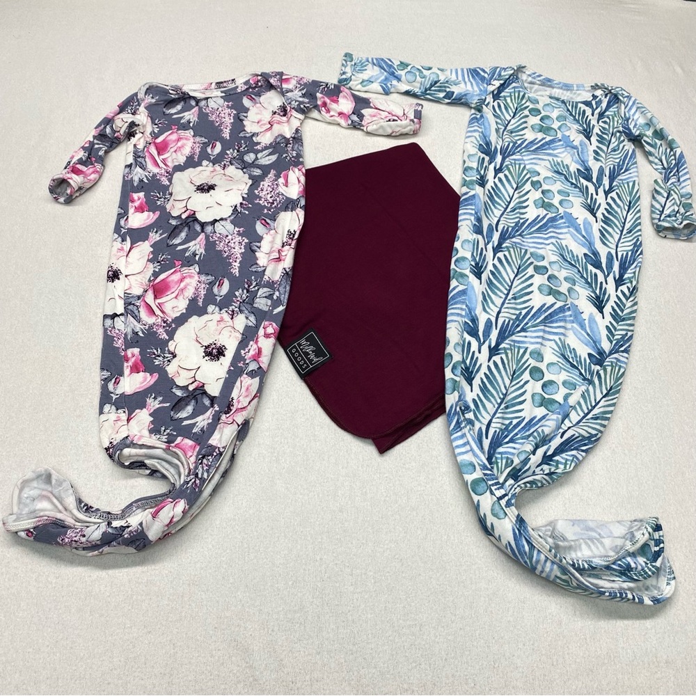 Milkmaid Goods 2 Baby Knotted Gowns 0-3 months Floral & Leaf & Burgundy Blanket